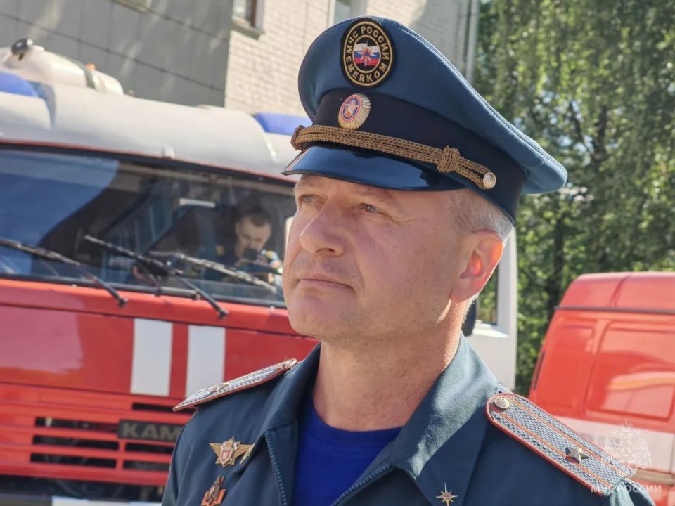 В Кировской области торжественно проводили на пенсию помощника начальника дежурной смены службы пожаротушения Алексея Соколова