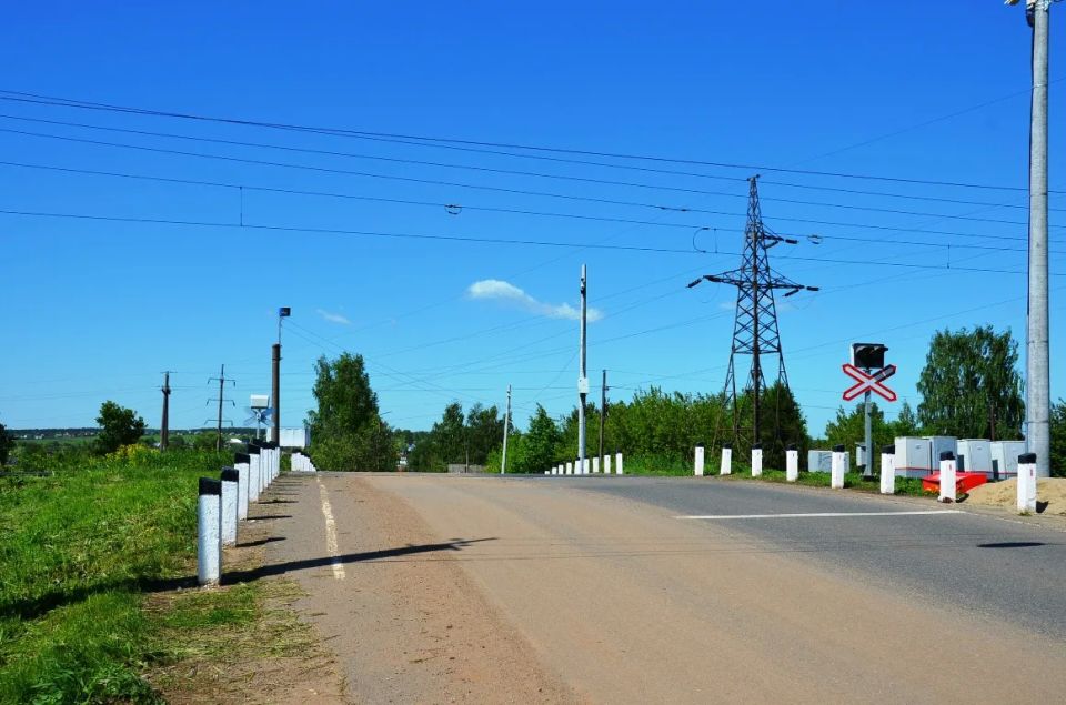 Движение по железнодорожному переезду в слободе Луговые Нововятского района Кирова будет ограничено с 18:00 12 июня до 02:00 13 июня
