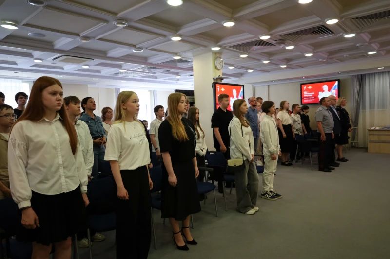 Юным кировчанам торжественно вручены первые паспорта гражданина Российской Федерации Юным кировчанам торжественно вручены первые паспорта гражданина Российской Федерации