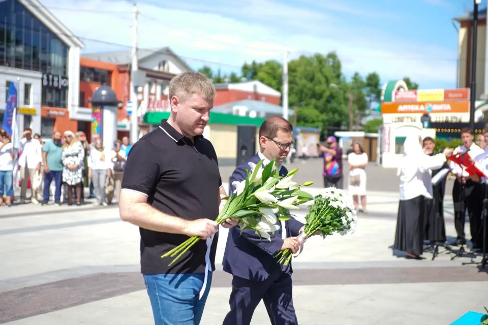 Александр Соколов: Вместе с сотнями кировчан почтили память Святого благоверного князя Александра Невского в день его рождения Александр Соколов: Вместе с сотнями кировчан почтили память Святого благоверного князя Александра Невского в день его рождения
