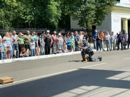 В Кирове прошла акция «Один день с полицией России» В Кирове прошла акция «Один день с полицией России»
