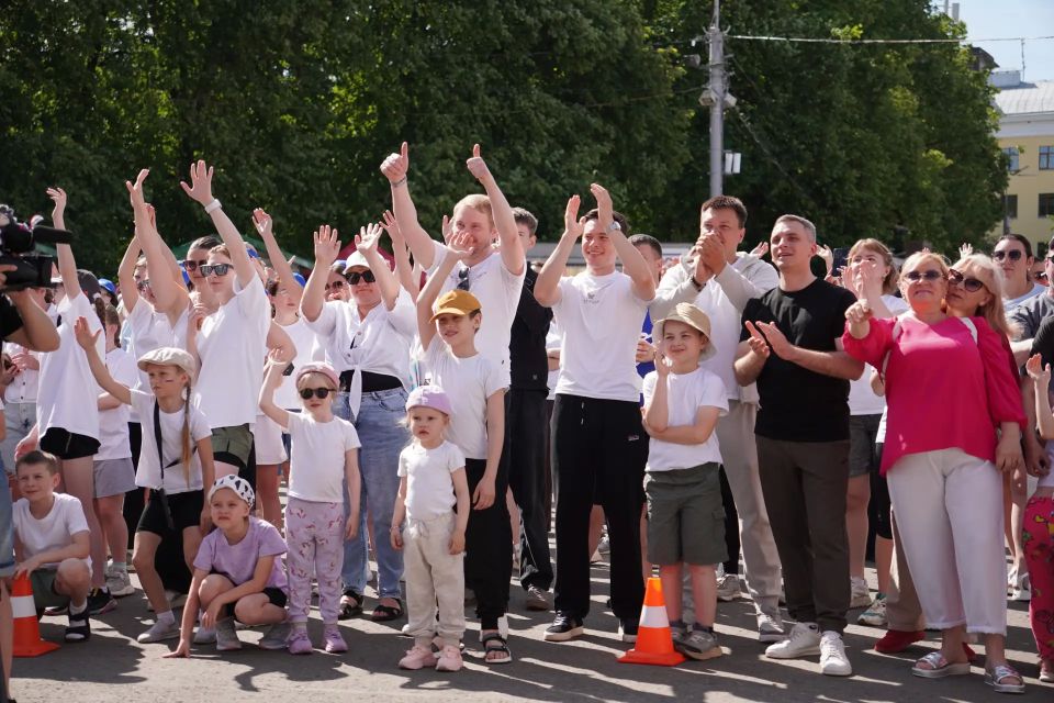 В Кирове установлен всероссийский рекорд в День России В Кирове установлен всероссийский рекорд в День России
