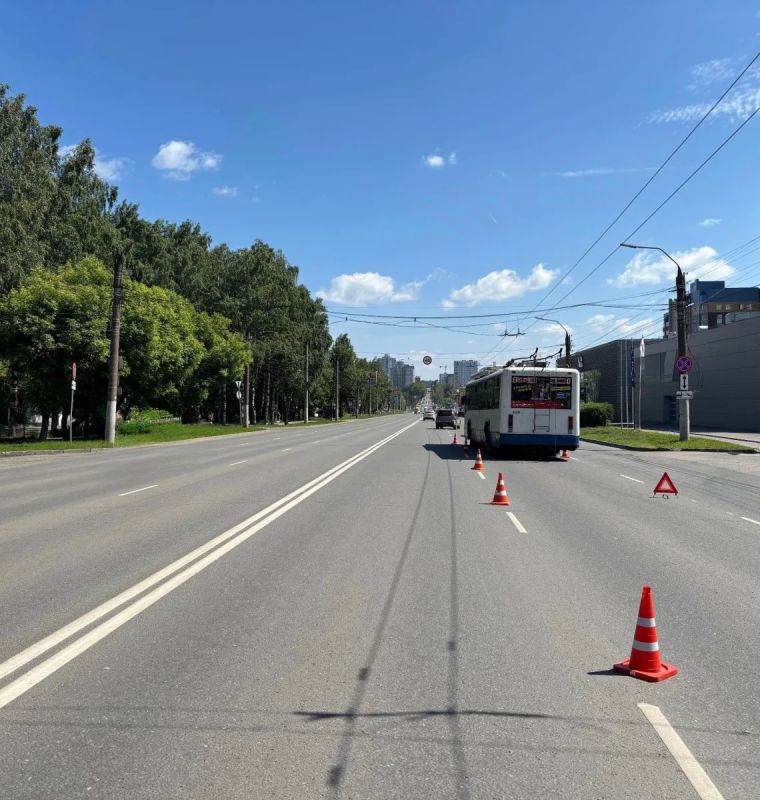 В Кирове троллейбус сбил пешехода, женщина погибла