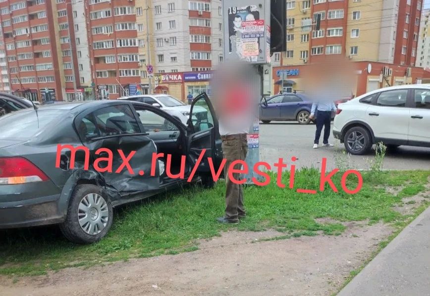 ДТП сегодня утром в Кирове на улице Ленина ДТП сегодня утром в Кирове на улице Ленина