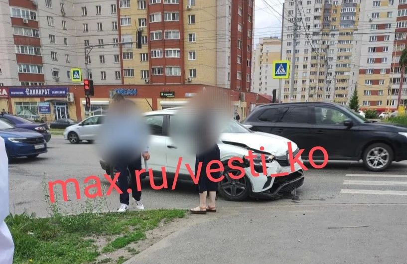 ДТП сегодня утром в Кирове на улице Ленина ДТП сегодня утром в Кирове на улице Ленина
