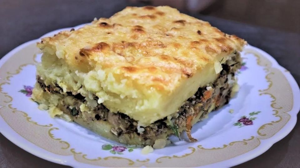 Необычная картофельная запеканка с рыбой