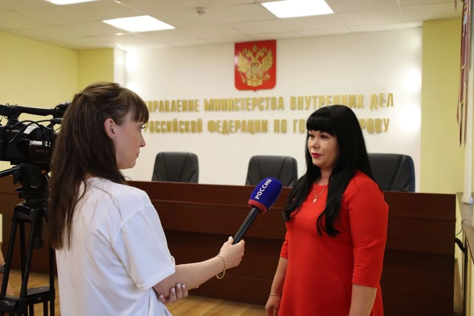В Кирове полицейские и общественники наградили работников финансовых организаций В Кирове полицейские и общественники наградили работников финансовых организаций