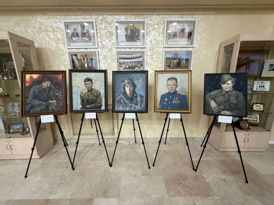 Портрет маршала Конева работы кировских художников представлен на выставке «Мой герой Великой Отечественной войны» в Москве Портрет маршала Конева работы кировских художников представлен на выставке «Мой герой Великой Отечественной войны» в Москве