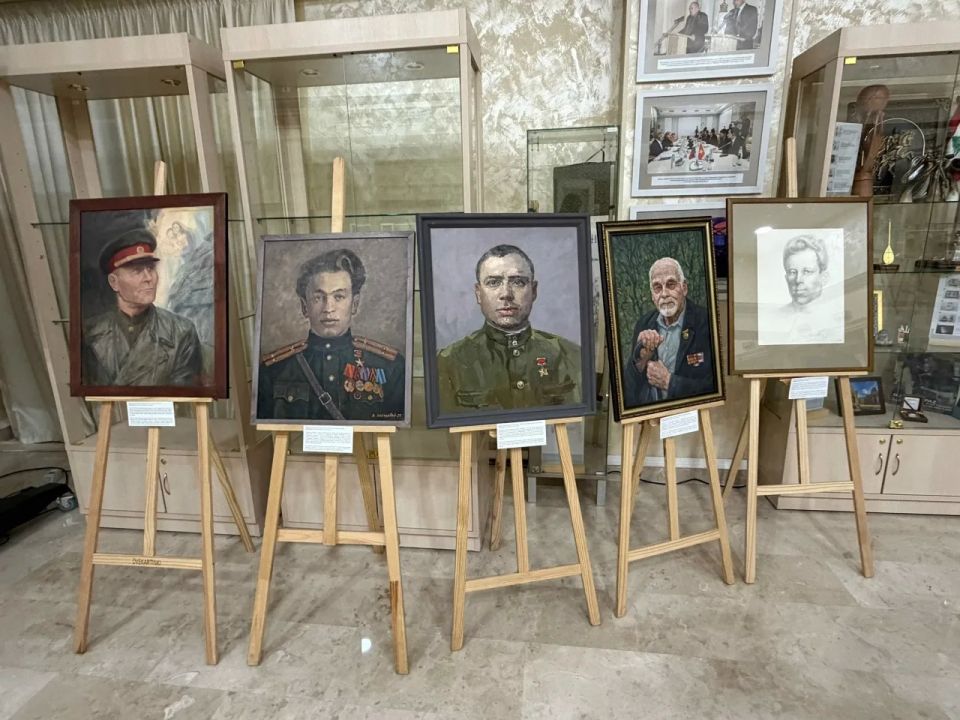 Портрет маршала Конева работы кировских художников представлен на выставке «Мой герой Великой Отечественной войны» в Москве Портрет маршала Конева работы кировских художников представлен на выставке «Мой герой Великой Отечественной войны» в Москве