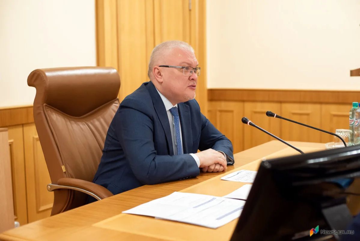 Губернатор Кировской области Александр Соколов объявил минуту молчания в честь Дня памяти и скорби на совещании в правительстве