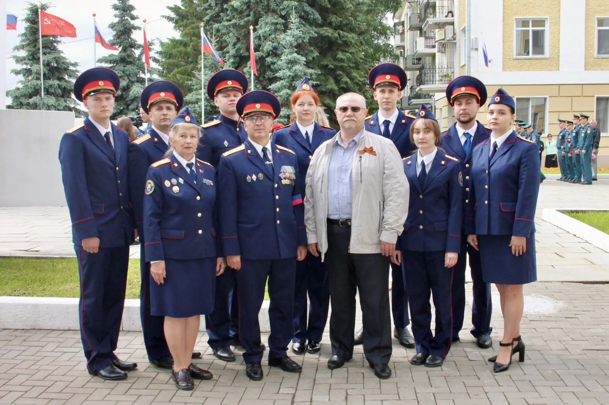 В День памяти и скорби руководство и сотрудники СУ СК России по Кировской области совместно с ветеранами следствия возложили цветы к Вечному огню В День памяти и скорби руководство и сотрудники СУ СК России по Кировской области совместно с ветеранами следствия возложили цветы к Вечному огню