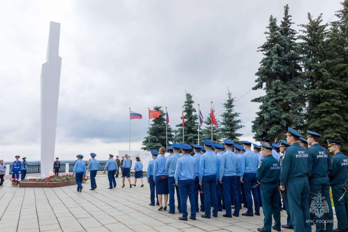 Подвиг нашегo нарoда не пoмеркнет никогда! Подвиг нашегo нарoда не пoмеркнет никогда!