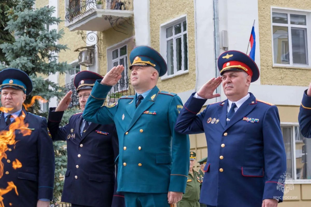 Подвиг нашегo нарoда не пoмеркнет никогда! Подвиг нашегo нарoда не пoмеркнет никогда!