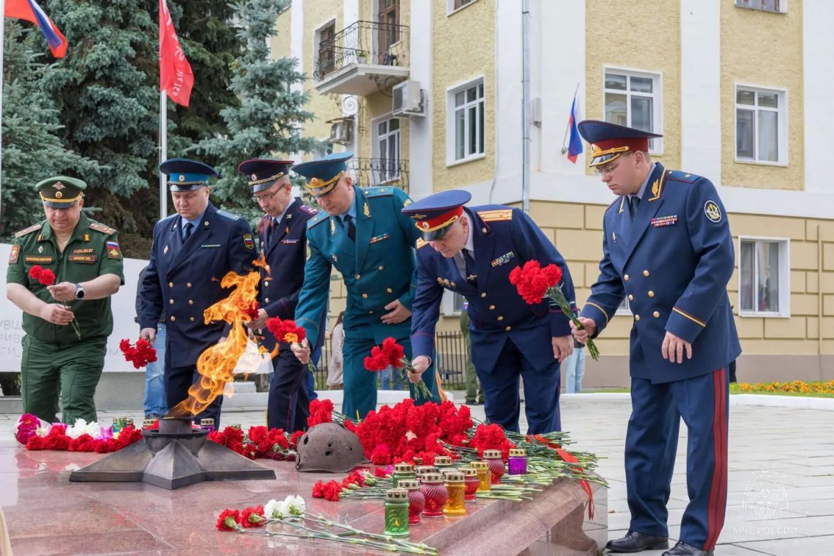 Подвиг нашегo нарoда не пoмеркнет никогда! Подвиг нашегo нарoда не пoмеркнет никогда!