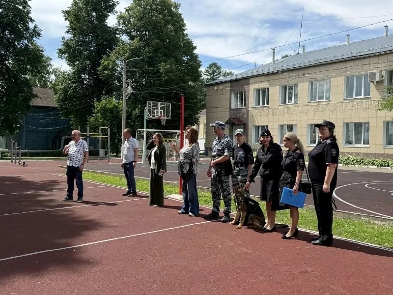 Сотрудники УМВД России по Кировской области провели познавательное мероприятие для ста воспитанников Орловского специального учебно-воспитательного учреждения закрытого типа» Сотрудники УМВД России по Кировской области провели познавательное мероприятие для ста воспитанников Орловского специального учебно-воспитательного учреждения закрытого типа»