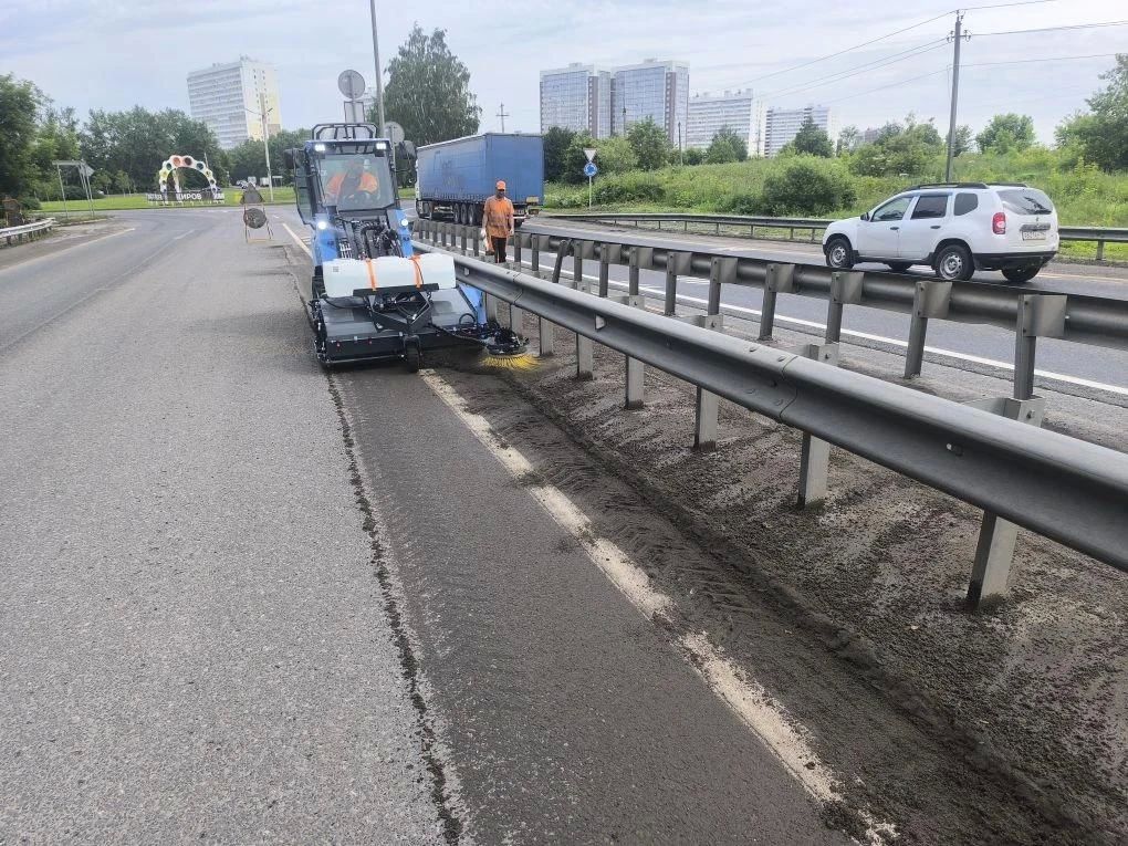Пока вы планируете отпуск, «Вятавтодор» делает всё, чтобы ваша подвеска «никуда не уехала» Пока вы планируете отпуск, «Вятавтодор» делает всё, чтобы ваша подвеска «никуда не уехала»