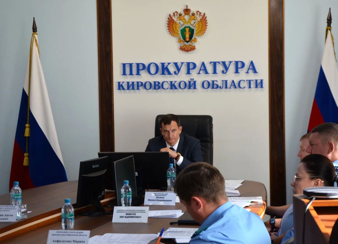 В Кировской области за зиму более 100 человек пострадали изза схода снега и наледи с домов, возбуждено уголовное дело