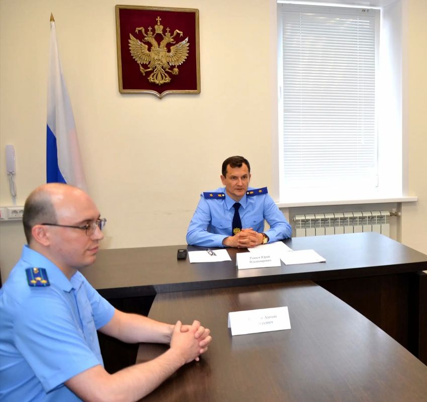 #кадры #назначение. Сегодня, 2 июля 2026 года, прокурор Кировской области Юрий Рываев представил вновь назначенного прокурора Ленинского района города Кирова Антона Жданова руководителям территориальных органов правосудия... #кадры #назначение. Сегодня, 2 июля 2026 года, прокурор Кировской области Юрий Рываев представил вновь назначенного прокурора Ленинского района города Кирова Антона Жданова руководителям территориальных органов правосудия...