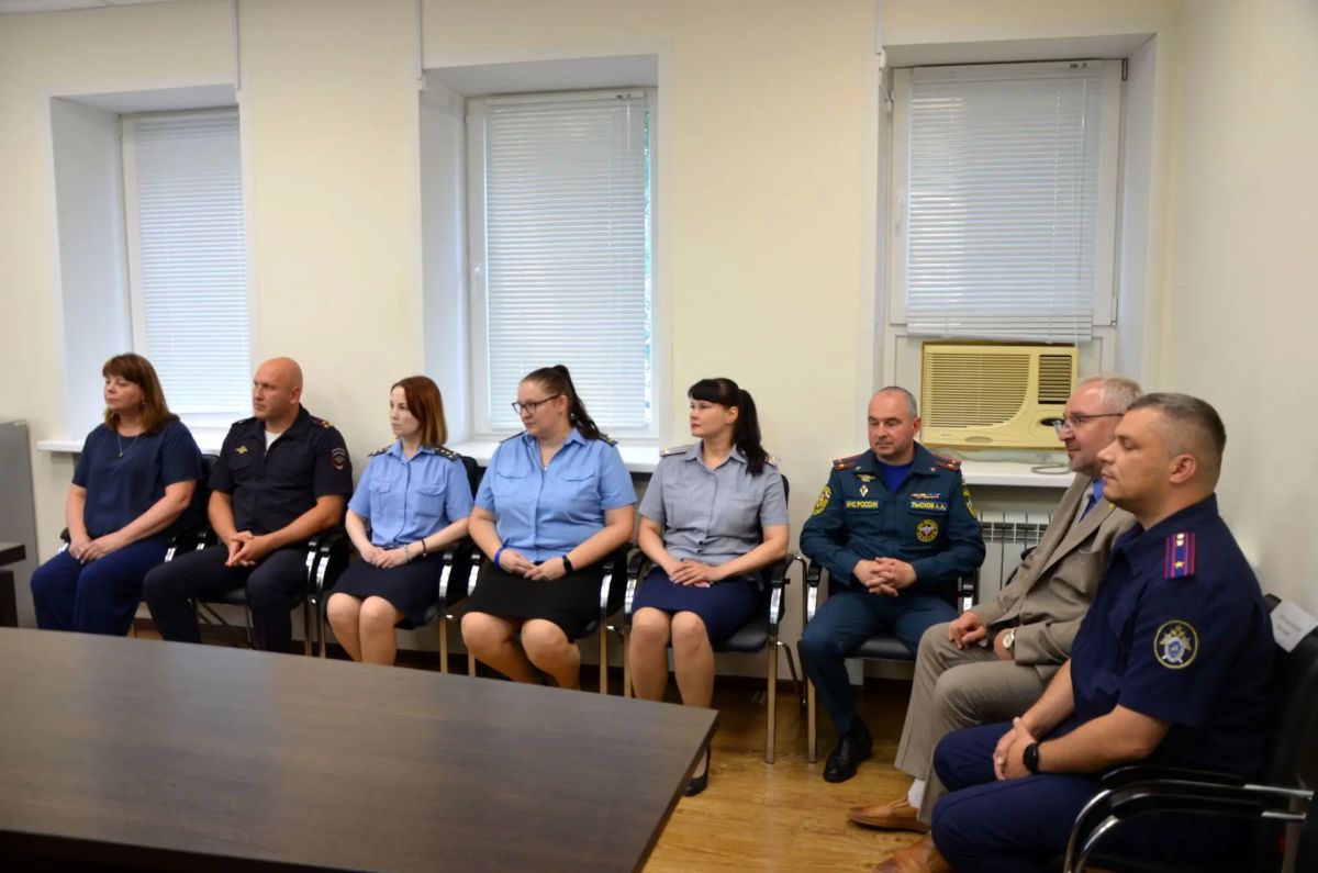 #кадры #назначение. Сегодня, 2 июля 2026 года, прокурор Кировской области Юрий Рываев представил вновь назначенного прокурора Ленинского района города Кирова Антона Жданова руководителям территориальных органов правосудия... #кадры #назначение. Сегодня, 2 июля 2026 года, прокурор Кировской области Юрий Рываев представил вновь назначенного прокурора Ленинского района города Кирова Антона Жданова руководителям территориальных органов правосудия...
