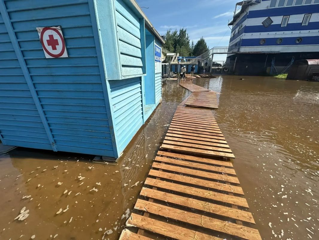 Пляж у «Титаника» ушёл под воду Пляж у «Титаника» ушёл под воду