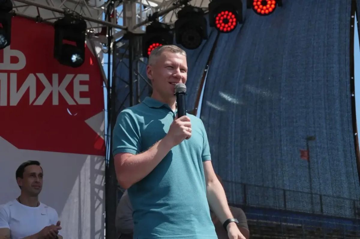 Вместе с депутатом Законодательного Собрания Кировской области Борисом Весниным и председателем первичной профсоюзной организации «Лепсе» Ильей Лебедевым поприветствовали участников масштабного летнего фестиваля молодежи и... Вместе с депутатом Законодательного Собрания Кировской области Борисом Весниным и председателем первичной профсоюзной организации «Лепсе» Ильей Лебедевым поприветствовали участников масштабного летнего фестиваля молодежи и...