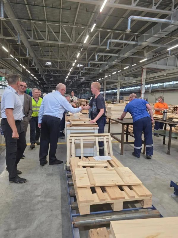Александр Соколов: В пгт Красная Поляна посетил предприятие «Лузалес-Вятка» Александр Соколов: В пгт Красная Поляна посетил предприятие «Лузалес-Вятка»