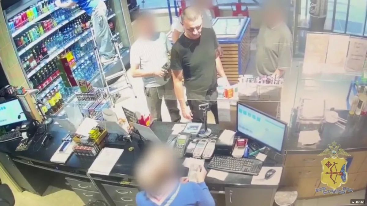 Полиция Кировской области разыскивает мужчину, похитившего 4 тысячи рублей с АЗС в деревне Чирки
