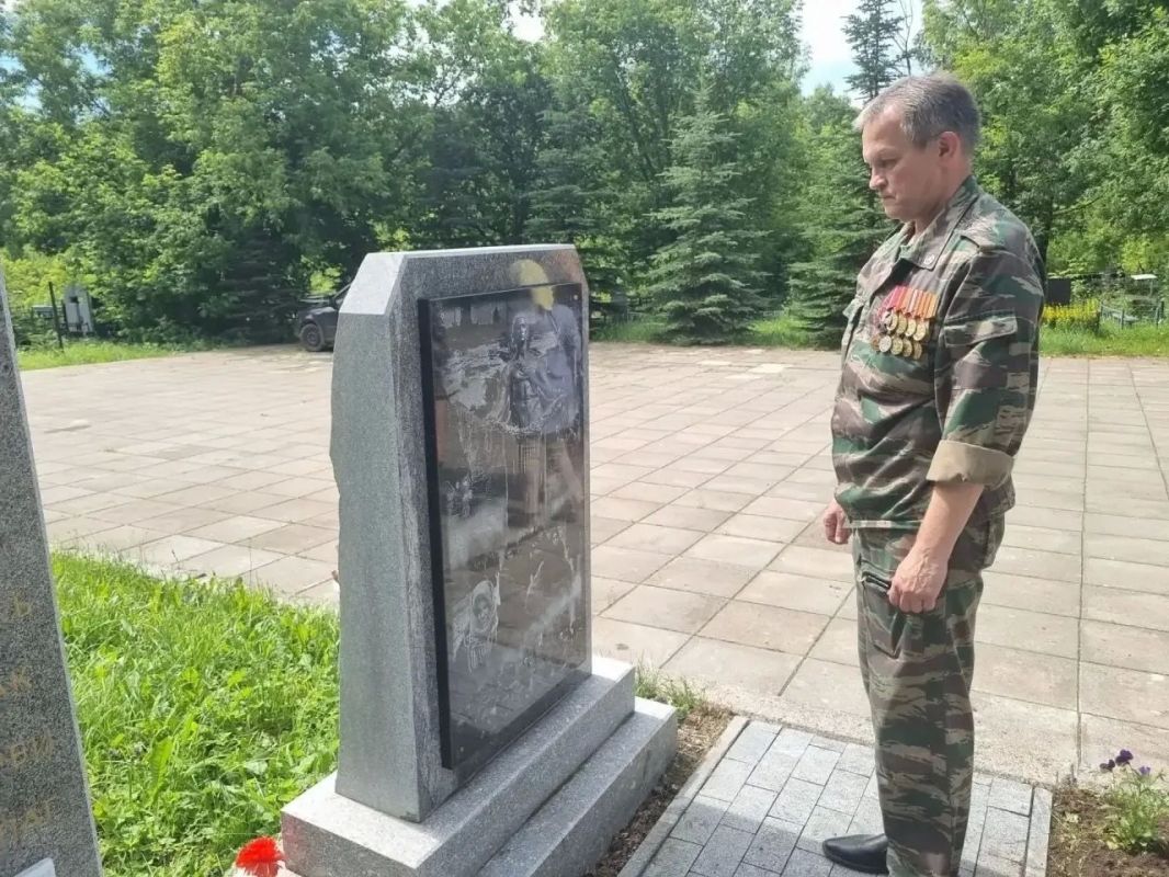 Константин Помаскин: «Мемориал – символ связи Кирова и Ленинграда» Константин Помаскин: «Мемориал – символ связи Кирова и Ленинграда»