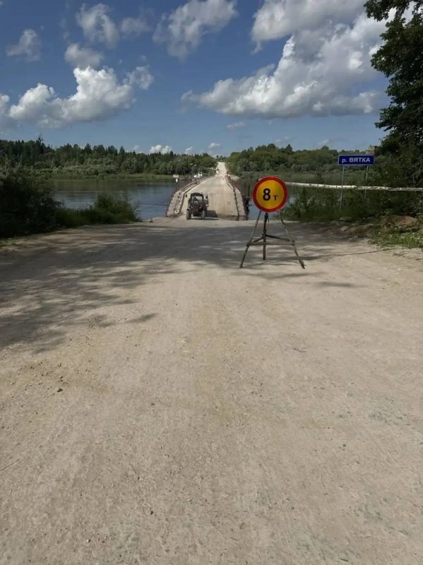 Водители, внимание!. Из-за подъема воды в Вятке у села Гоньба (Малмыжский район) наплавной мост перевели на особый режим