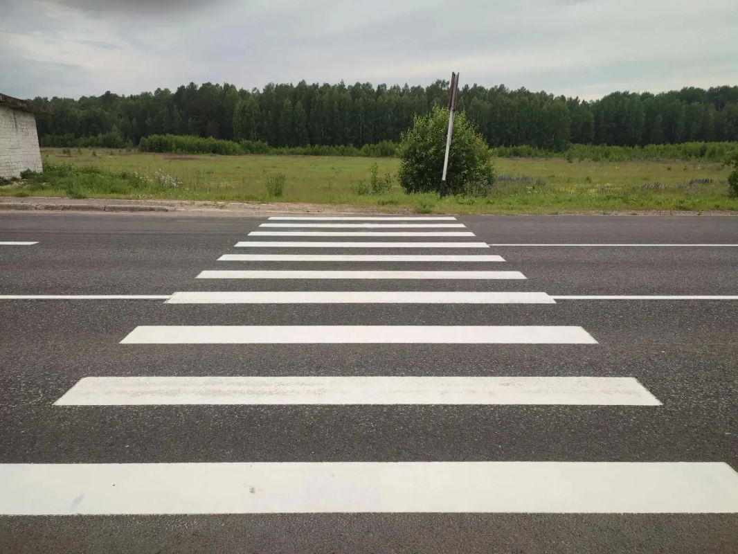 В Кировской области обновили дорожную разметку В Кировской области обновили дорожную разметку
