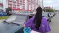 На кировские заправки вышли волонтеры, чтобы бесплатно раздавать воду водителям и пассажирам, находящимся в очереди