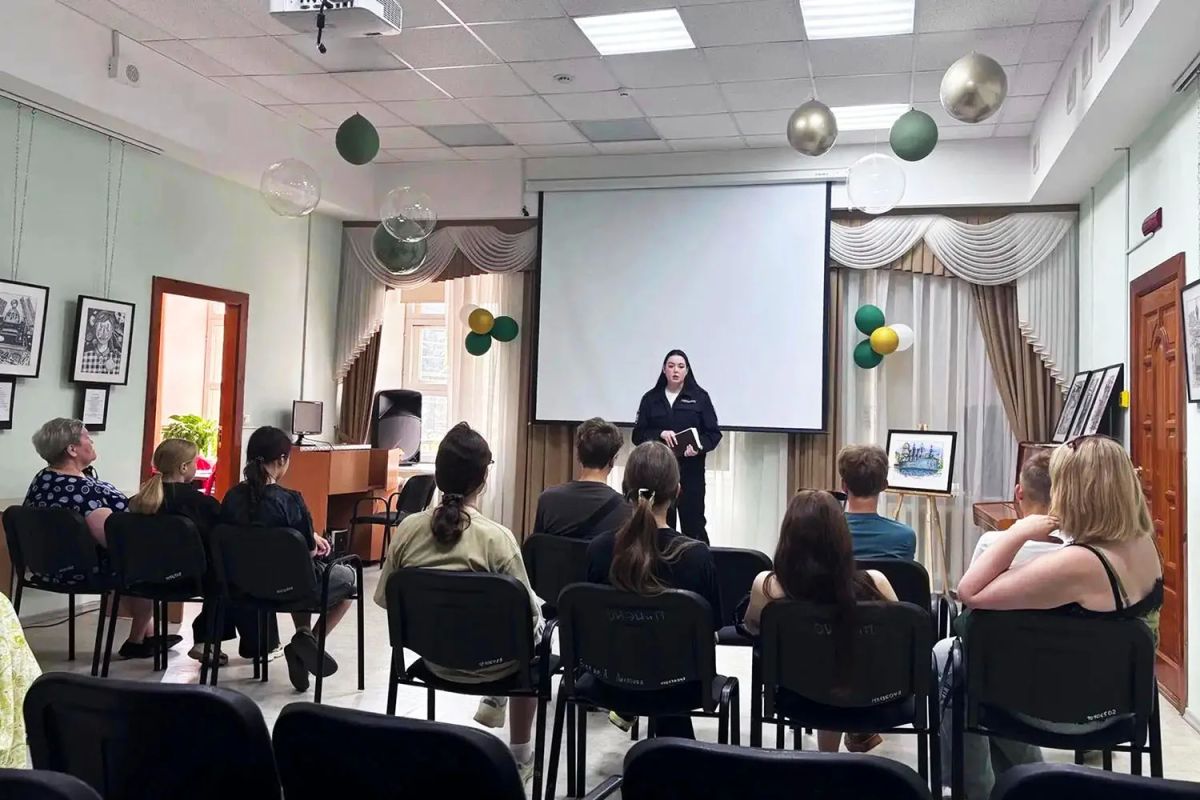 В рамках Всероссийской недели правовой помощи по вопросам защиты интересов семьи инспекторы по делам несовершеннолетних УМВД России по городу Кирову провели встречу с детьми, которые воспитываются в приёмных семьях