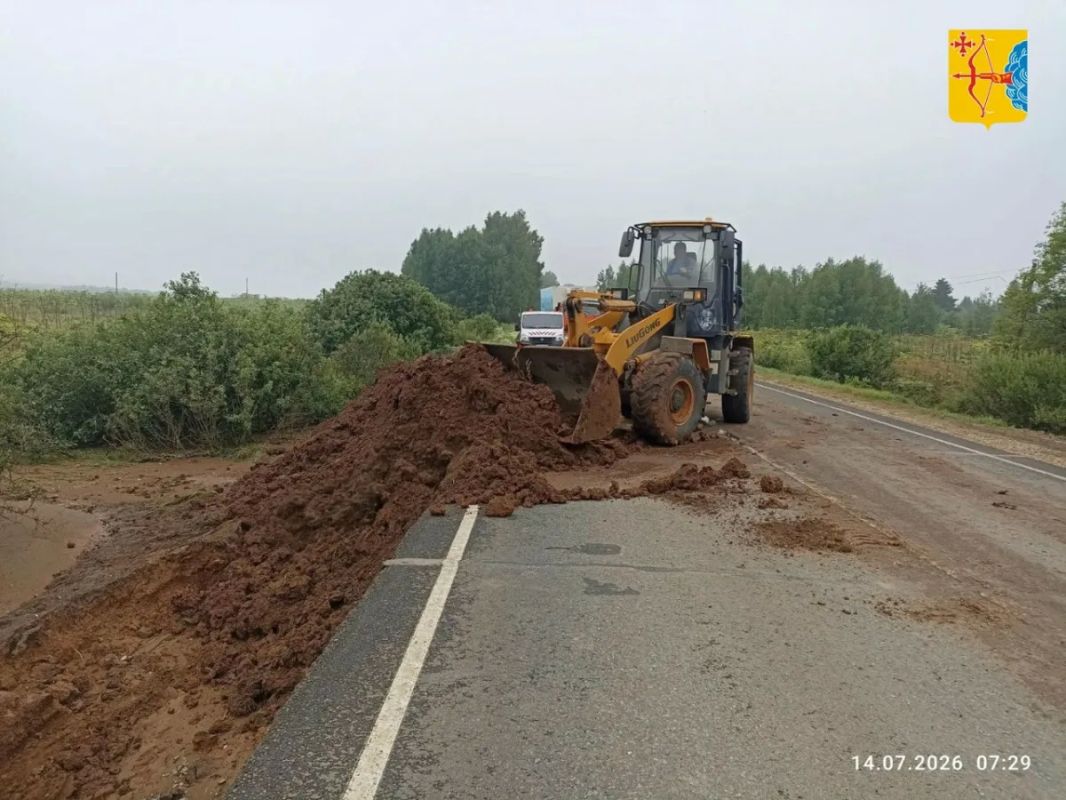 Движение по затопленным дорогам в Фаленском районе восстановлено