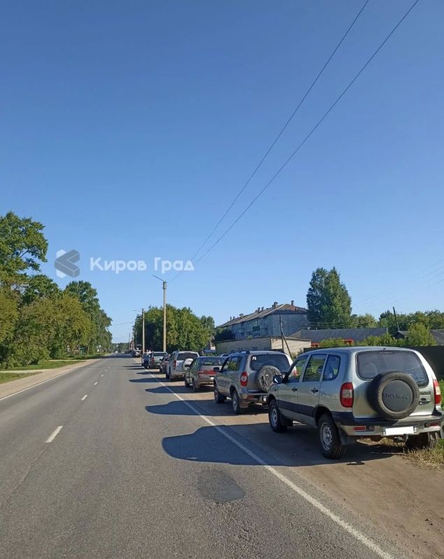 Жители Кировской области жалуются на сложности с бензином в районах и на трассах Жители Кировской области жалуются на сложности с бензином в районах и на трассах
