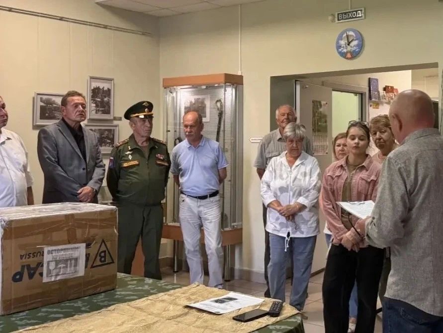 Личные вещи кировского лётчика-героя передали в Музей воинской славы Личные вещи кировского лётчика-героя передали в Музей воинской славы