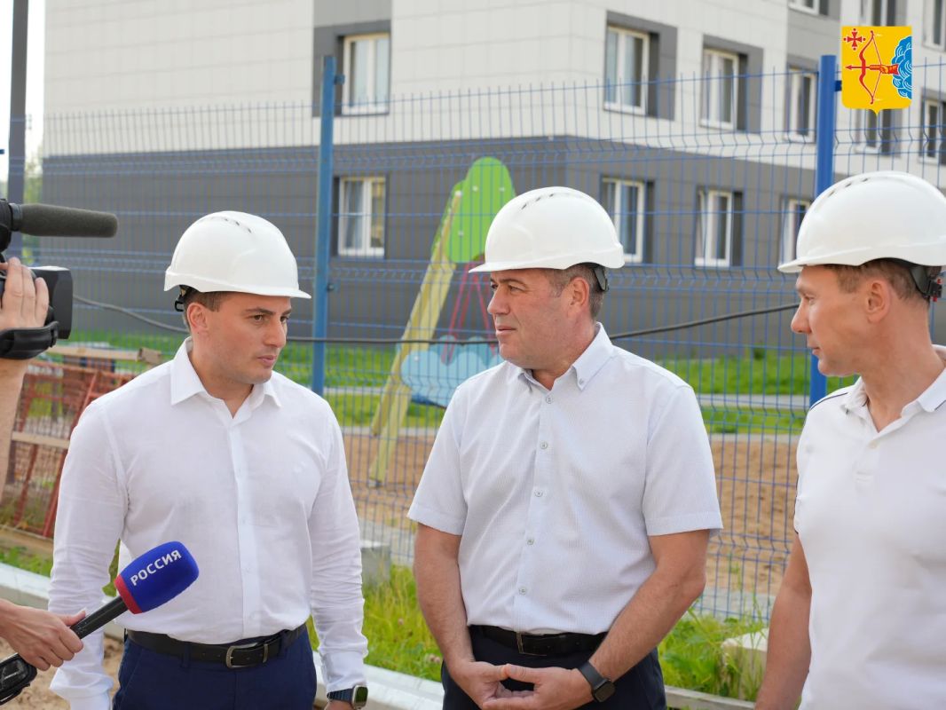В микрорайоне Озерки города Кирова продолжается строительство нового детского сада в рамках нацпроекта «Инфраструктура для жизни», объект готов на 50% В микрорайоне Озерки города Кирова продолжается строительство нового детского сада в рамках нацпроекта «Инфраструктура для жизни», объект готов на 50%