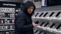 В Кирове полиция установила подозреваемого в краже двух мобильных телефонов из магазина электроники
