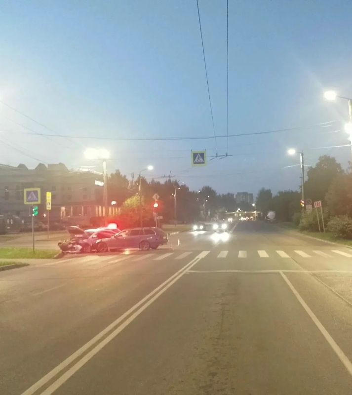 В ДТП на Солнечной пострадали двое детей и водитель В ДТП на Солнечной пострадали двое детей и водитель