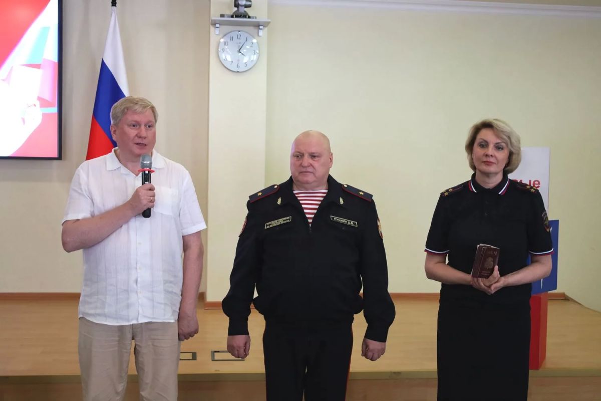В Кирове продолжается реализация Всероссийской акции «Мы – граждане России», реализуемой совместно МВД России и Движением Первых В Кирове продолжается реализация Всероссийской акции «Мы – граждане России», реализуемой совместно МВД России и Движением Первых