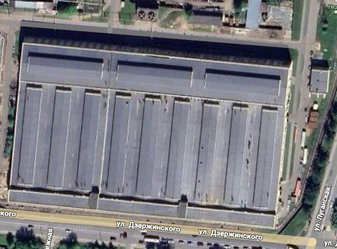 Последствия попадания крылатой ракеты FP-5 «Фламинго» по цеху предприятию «Авиатек» в Кирове, снятые со спутника Последствия попадания крылатой ракеты FP-5 «Фламинго» по цеху предприятию «Авиатек» в Кирове, снятые со спутника