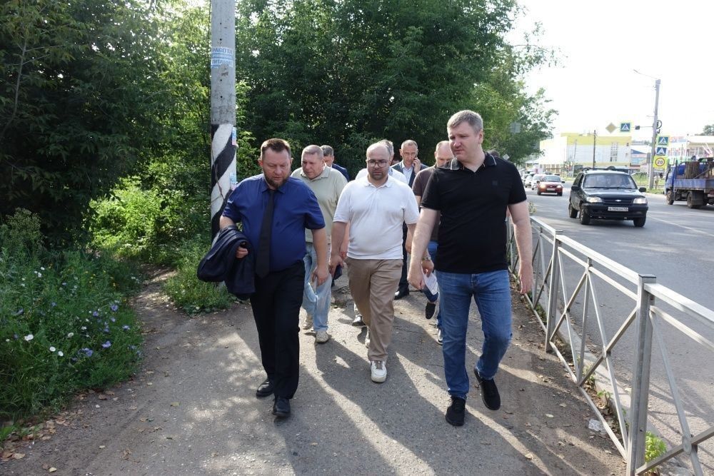Новую разметку на Комсомольской площади дополнят ограждениями Новую разметку на Комсомольской площади дополнят ограждениями