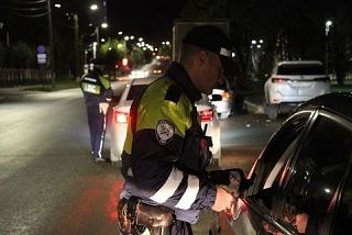 Сотрудники Госавтоинспекции Кировской области информируют участников дорожного движения о проведении в Кирове и районах области 31 июля и 1 августа сплошных проверок водителей на состояние опьянения