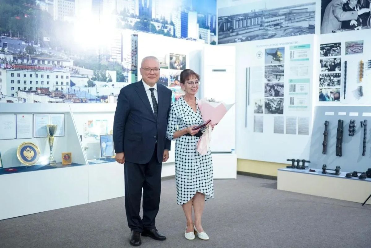 Александр Соколов: Кировскому заводу «Маяк» — 85 лет Александр Соколов: Кировскому заводу «Маяк» — 85 лет
