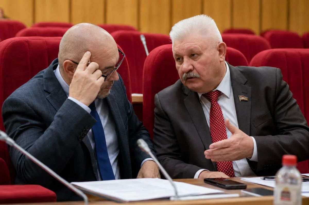 Депутаты Сергей Мамаев и Альберт Бикалюк подали жалобы в прокуратуру, УМВД и ФСБ на главу Законодательного собрания Романа Береснева