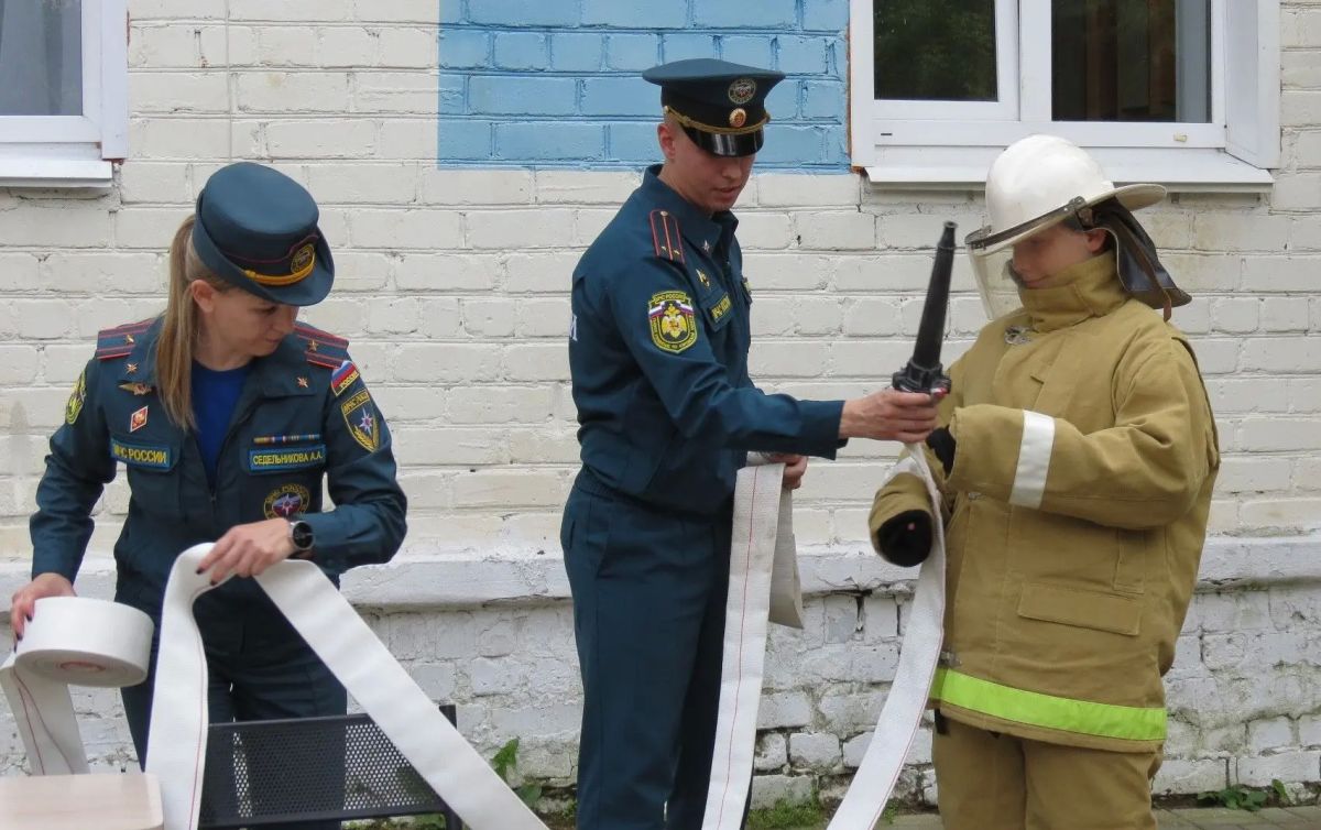 В Кирове сотрудники транспортной полиции провели «Зарядку со стражем порядка» В Кирове сотрудники транспортной полиции провели «Зарядку со стражем порядка»