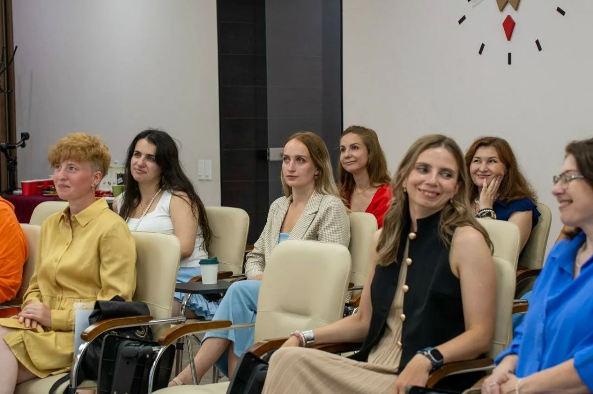 Победительницы программы «Мама-предприниматель» получили профессиональные бизнес-портфолио Победительницы программы «Мама-предприниматель» получили профессиональные бизнес-портфолио