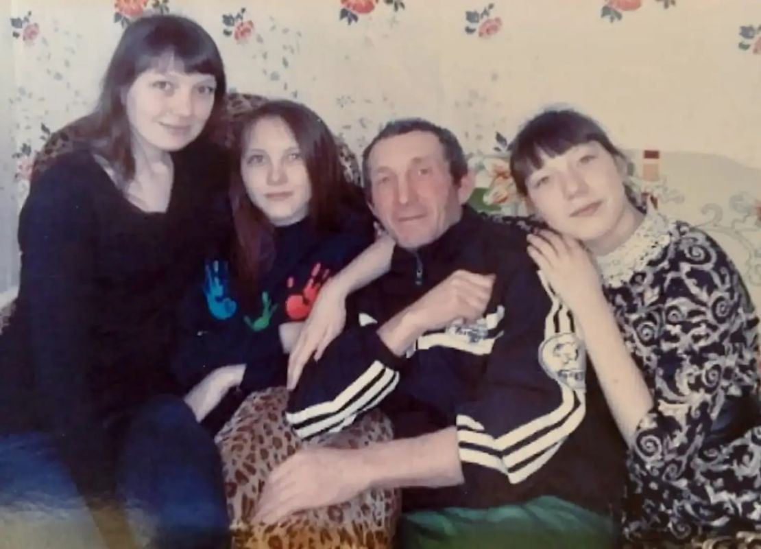 Три многодетные семьи из Кировской области удостоены медали ордена «Родительская слава» Три многодетные семьи из Кировской области удостоены медали ордена «Родительская слава»