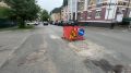 На улице Герцена в Кирове восстановлено дорожное покрытие вокруг водопроводного колодца