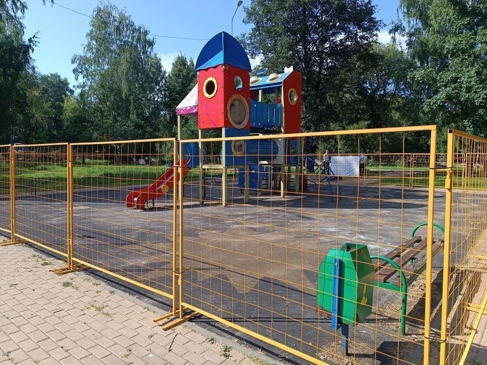 В Кирове началась реконструкция детской площадки рядом с областной филармонией