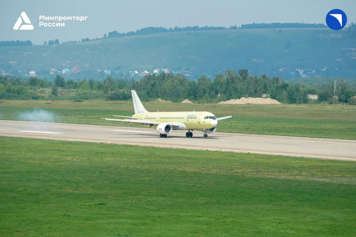 Первый серийный полностью импортозамещенный самолет МС-21-310 впервые поднялся в небо Первый серийный полностью импортозамещенный самолет МС-21-310 впервые поднялся в небо